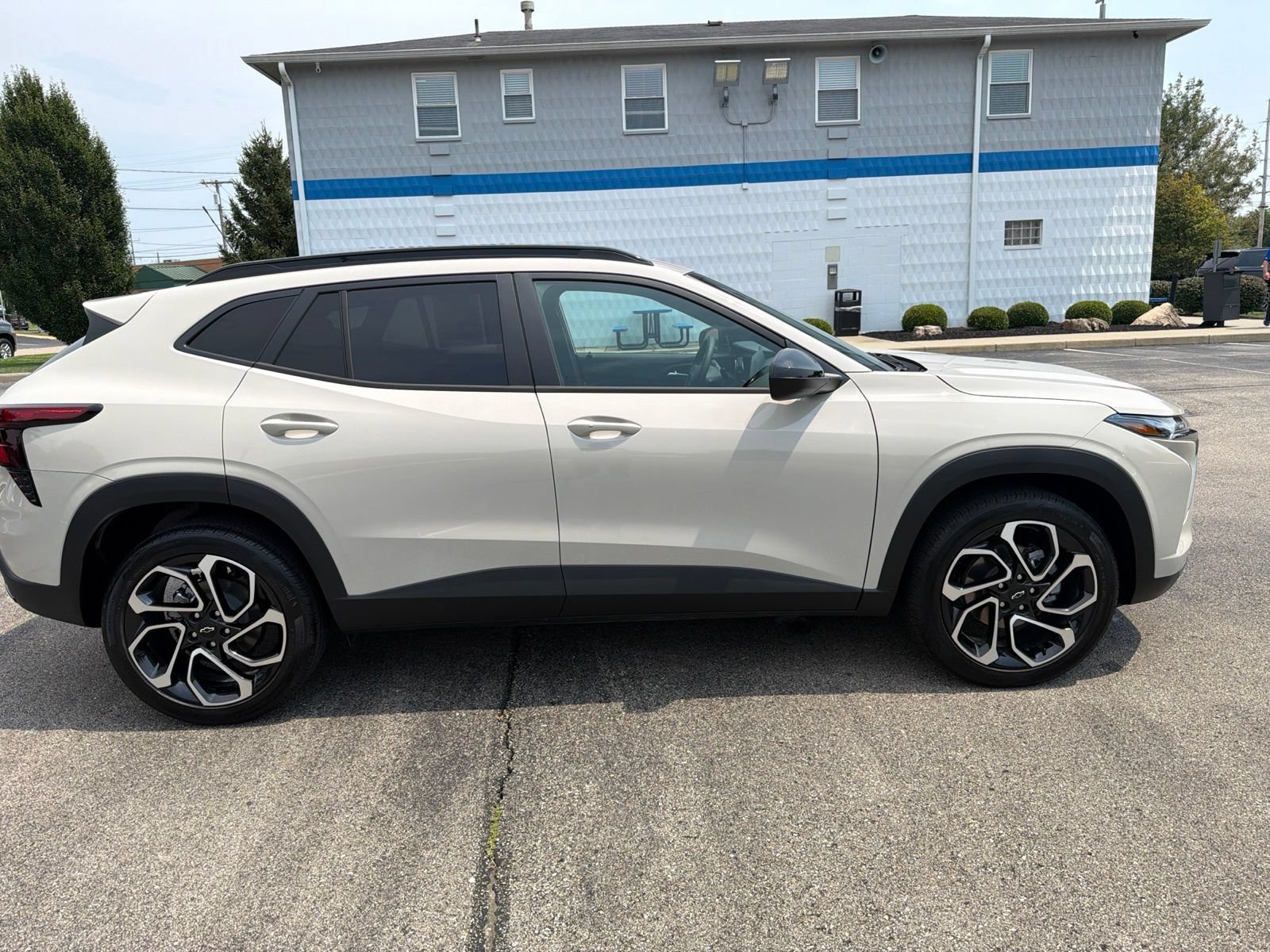 Used 2026 Chevrolet Trax RS w/ Sunroof Package FWD image 6