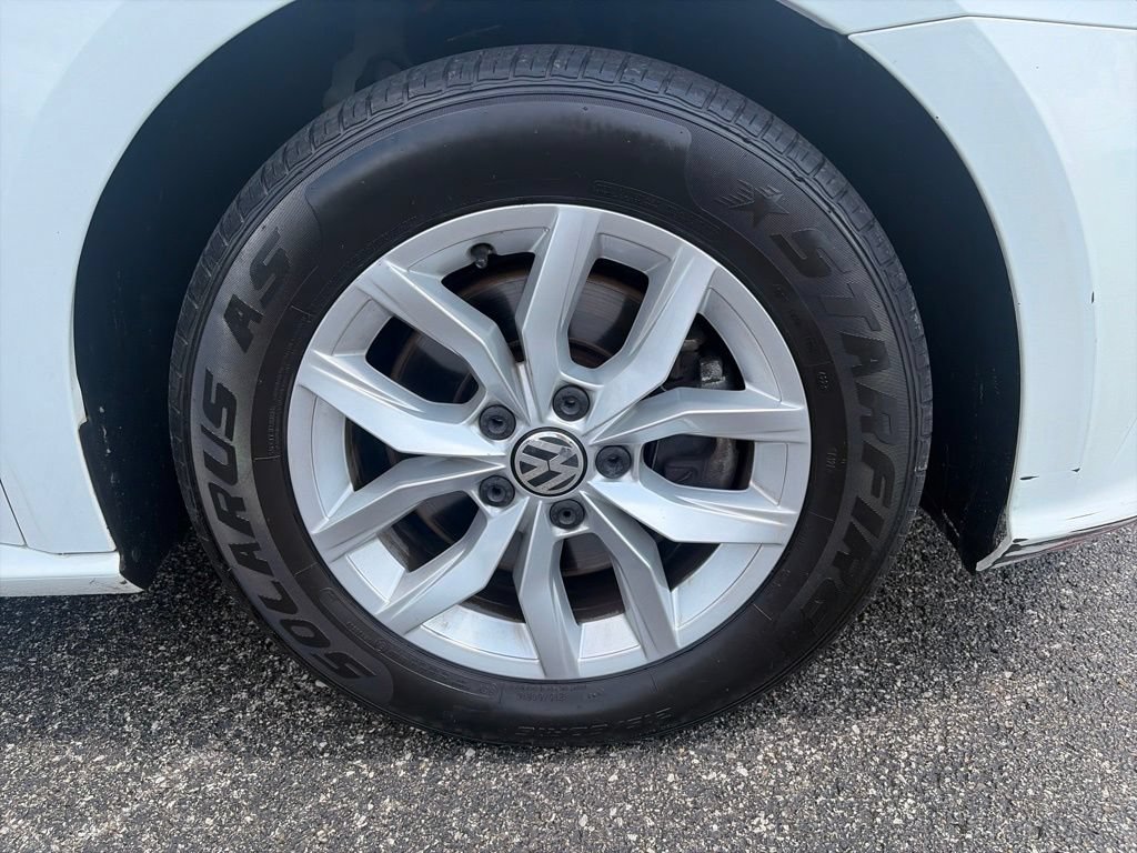 Used 2017 Volkswagen Passat 1.8T S FWD image 9
