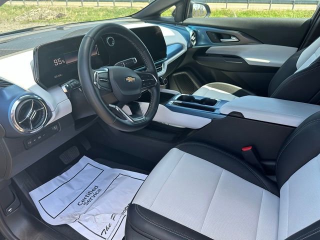 Used 2025 Chevrolet Equinox EV LT FWD image 39
