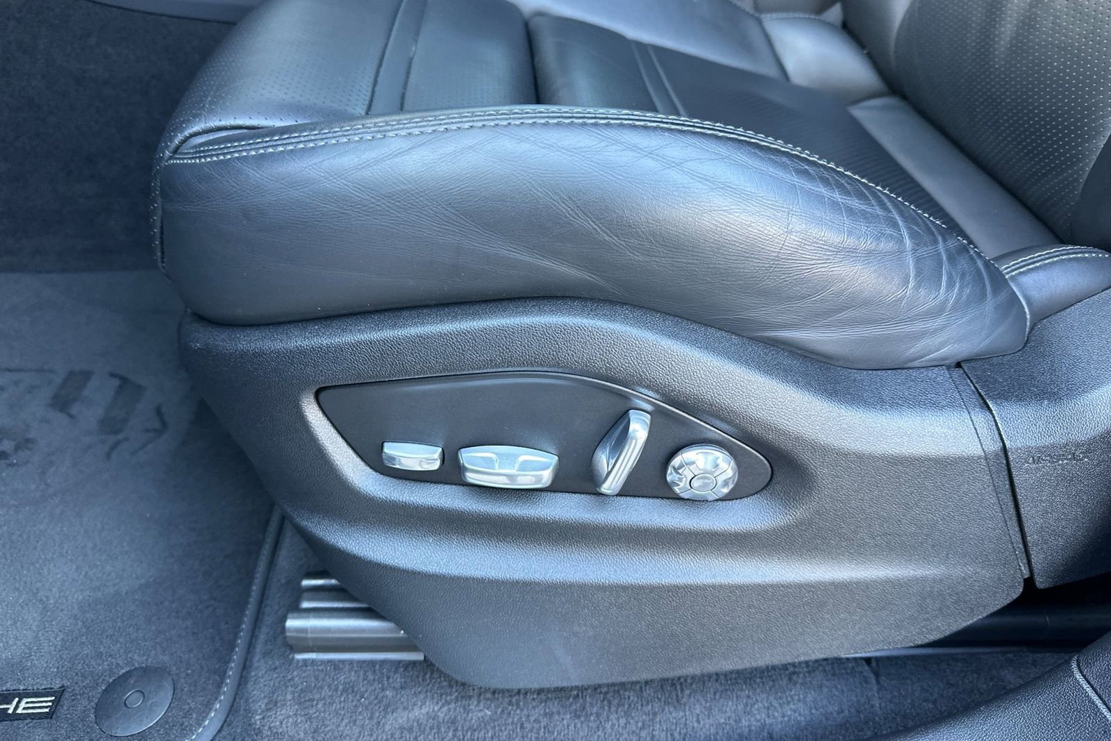 Used 2021 Porsche Cayenne image 14