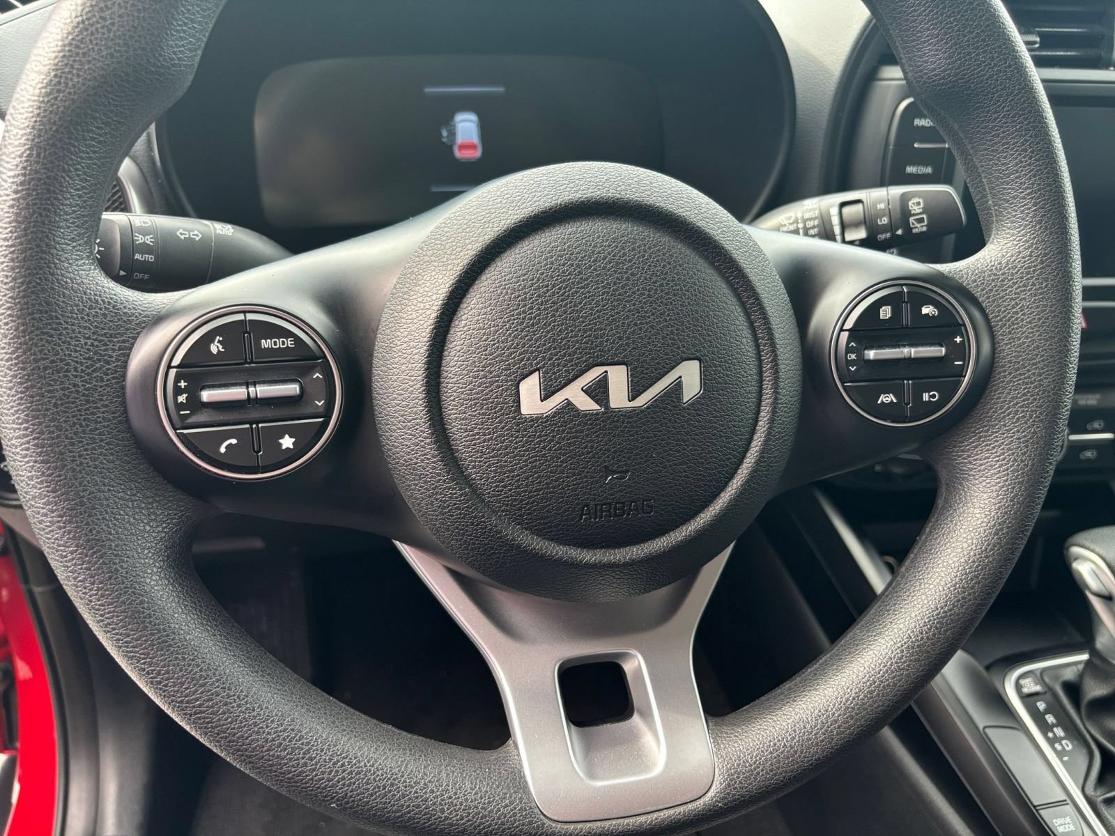 Used 2025 Kia Soul LX w/ LX Technology Package FWD image 24