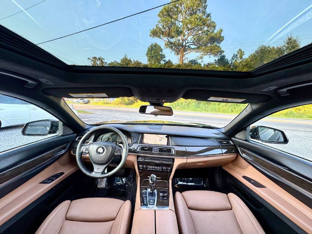 Used 2015 BMW 750i xDrive image 10