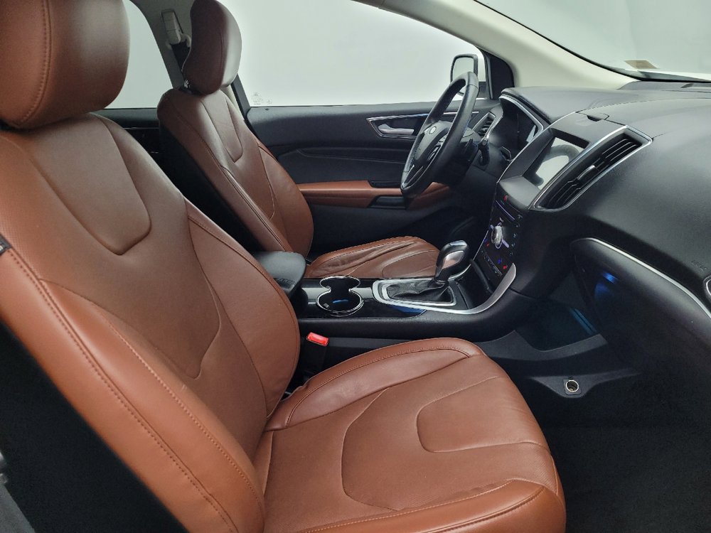 Used 2018 Ford Edge Titanium w/ Equipment Group 301A FWD image 21