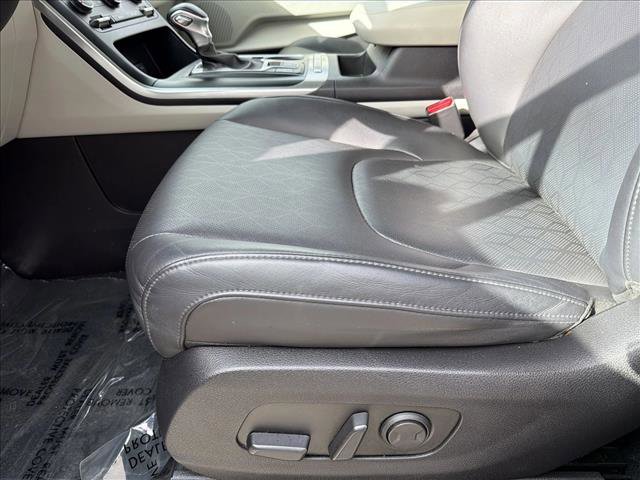 Used 2022 Kia Carnival LX image 12