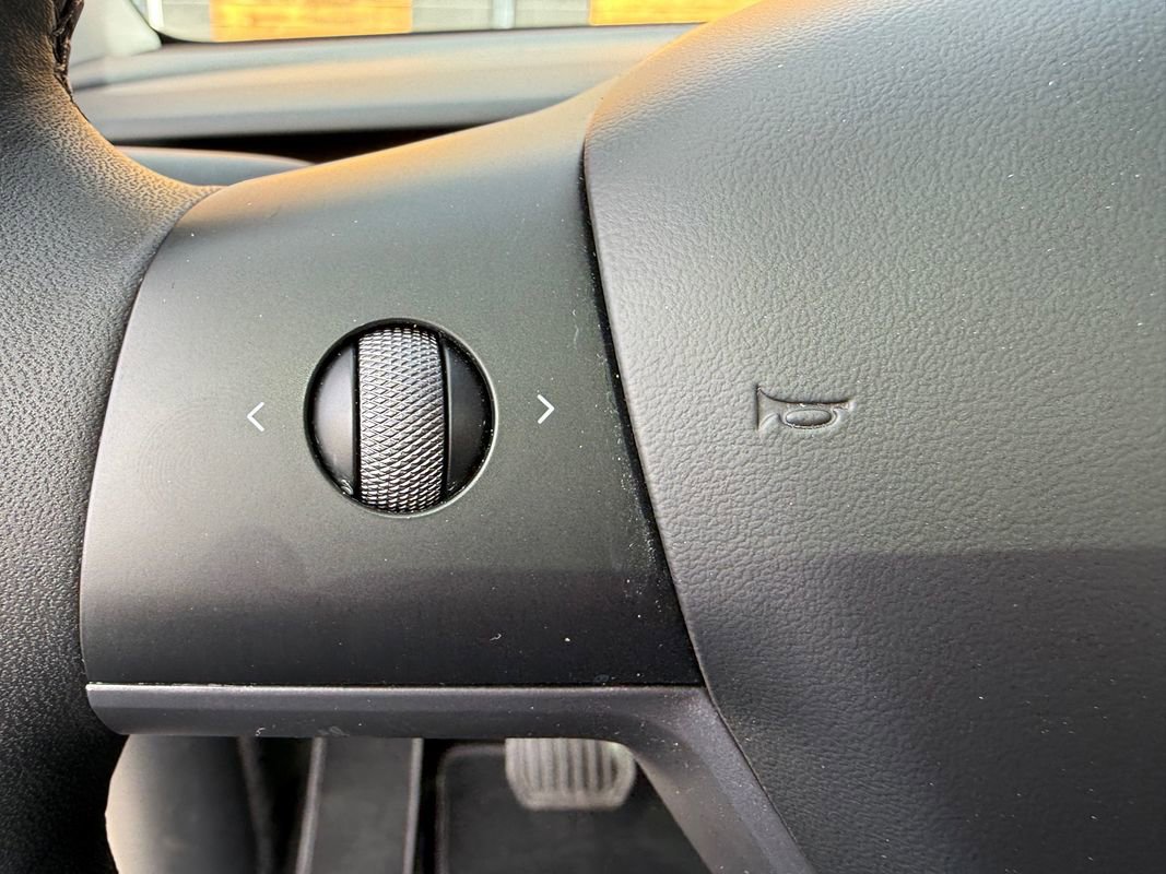 Used 2024 Tesla Model Y Long Range image 30