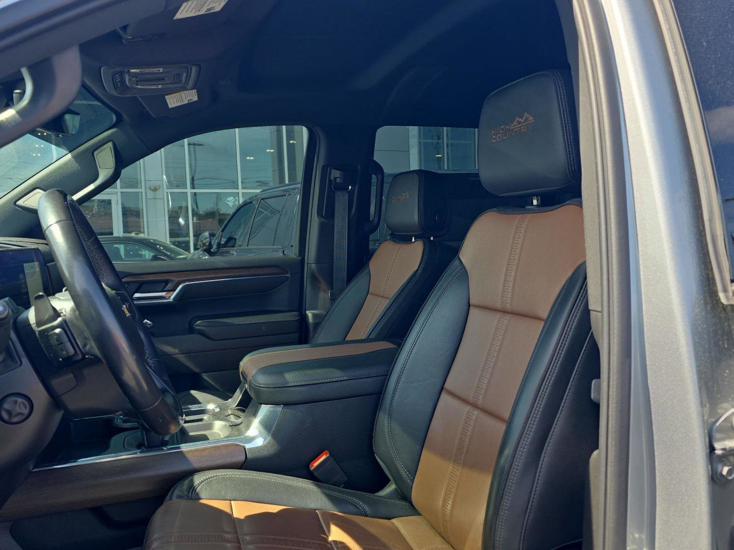 Used 2024 Chevrolet Silverado 1500 High Country w/ Technology Package AWD/4WD image 3