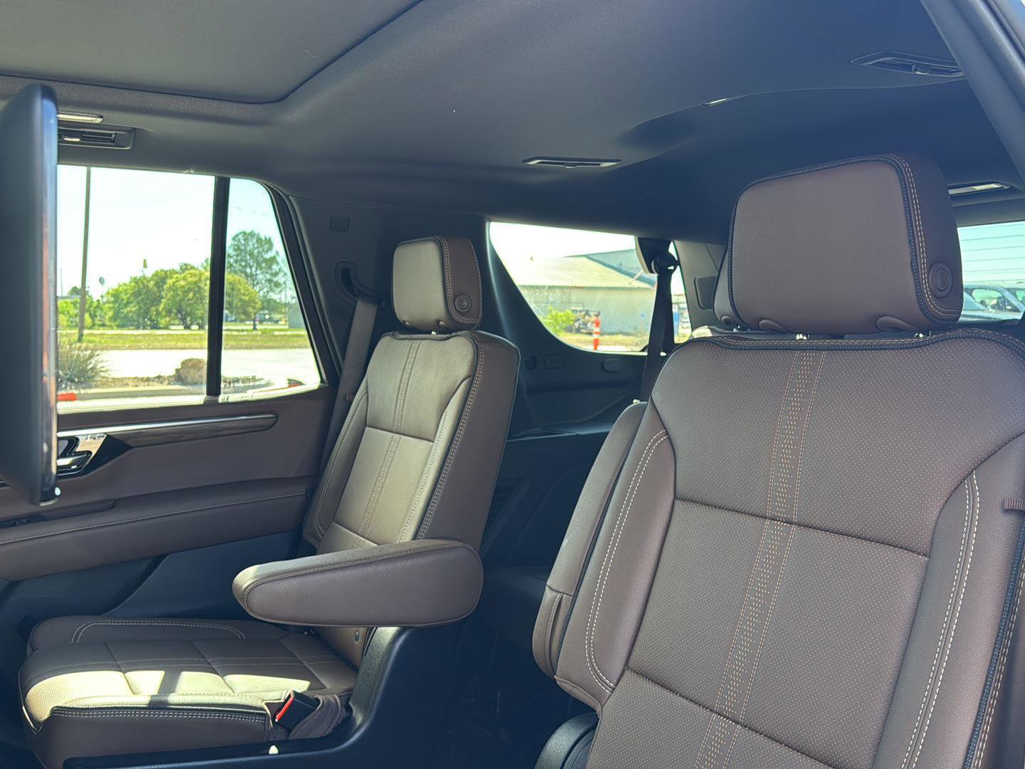 Used 2025 Chevrolet Tahoe High Country image 12