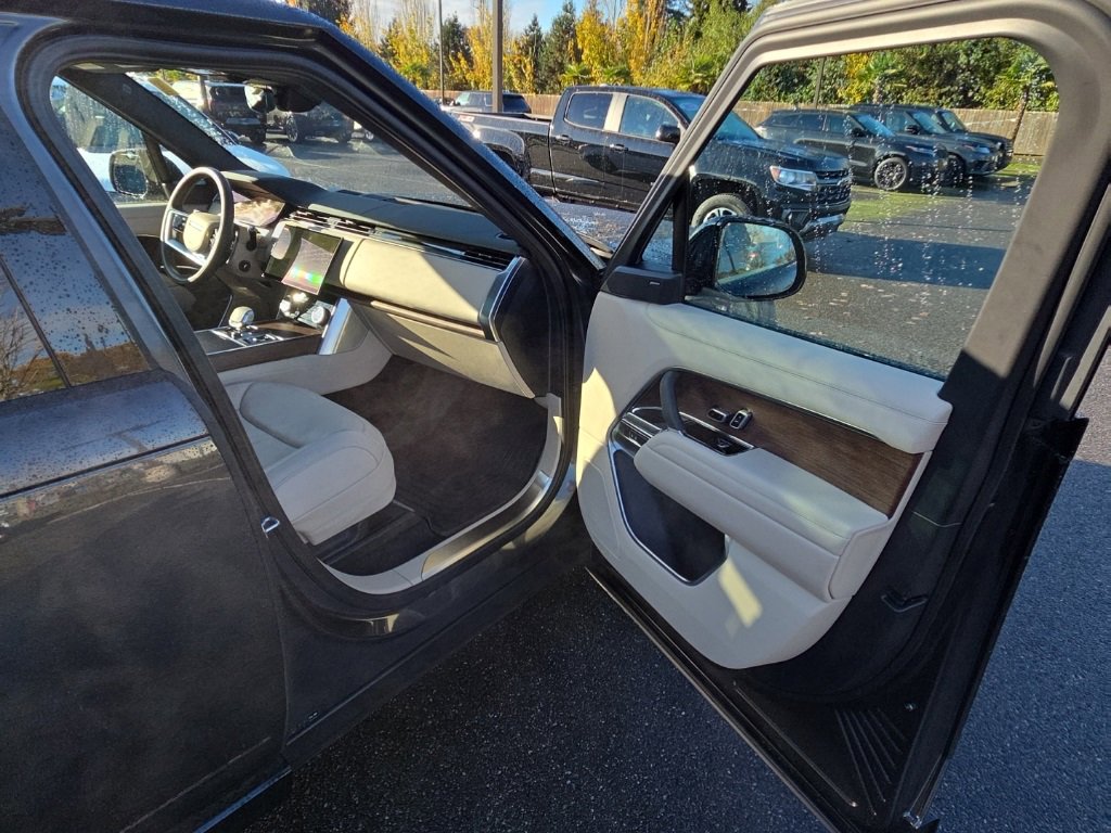 Certified 2023 Land Rover Range Rover SE image 15