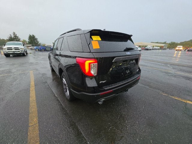 Used 2023 Ford Explorer XLT w/ Equipment Group 202A AWD/4WD image 4