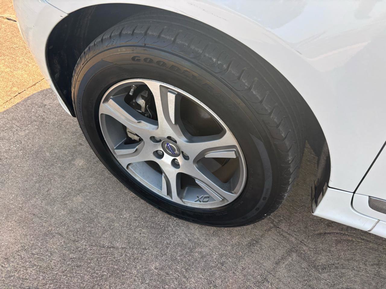 Used 2015 Volvo XC60 T6 w/ Proximity Package FWD image 19