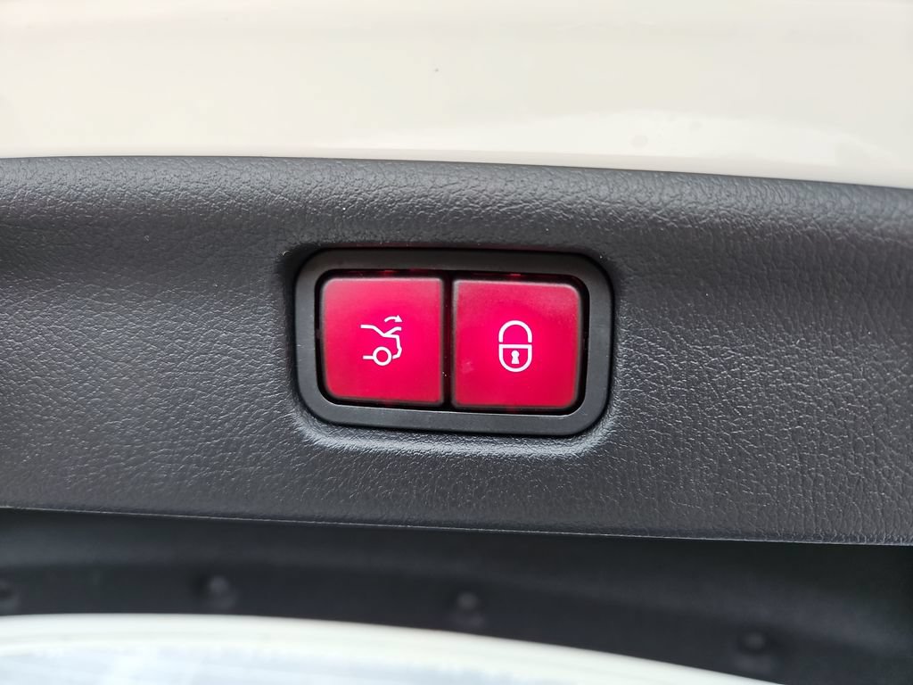 Used 2022 Mercedes-Benz C 300 Sedan image 31