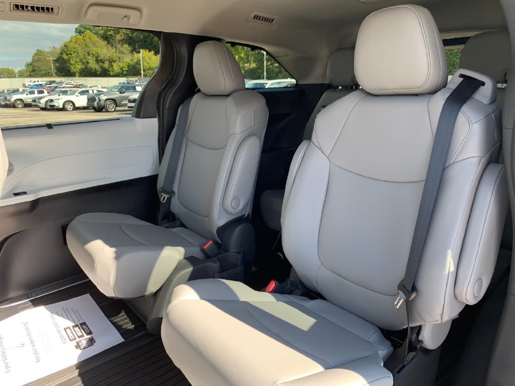 New 2026 Toyota Sienna XLE AWD/4WD image 13