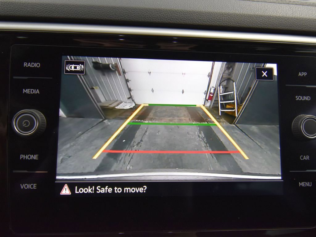 Used 2022 Volkswagen Atlas Cross Sport SE image 11