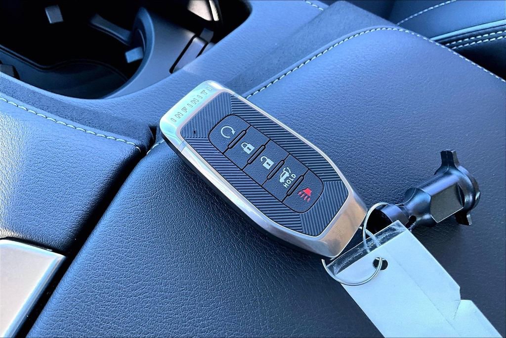 Certified 2025 INFINITI QX80 Luxe image 13