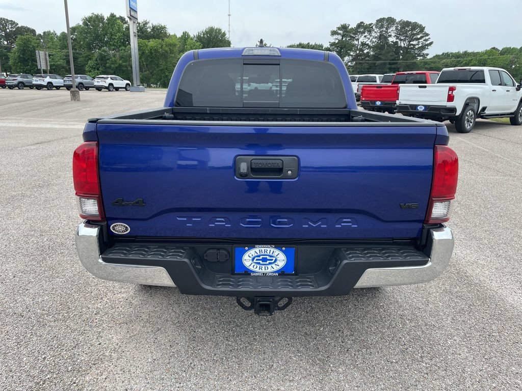 Used 2022 Toyota Tacoma SR5 AWD/4WD image 4