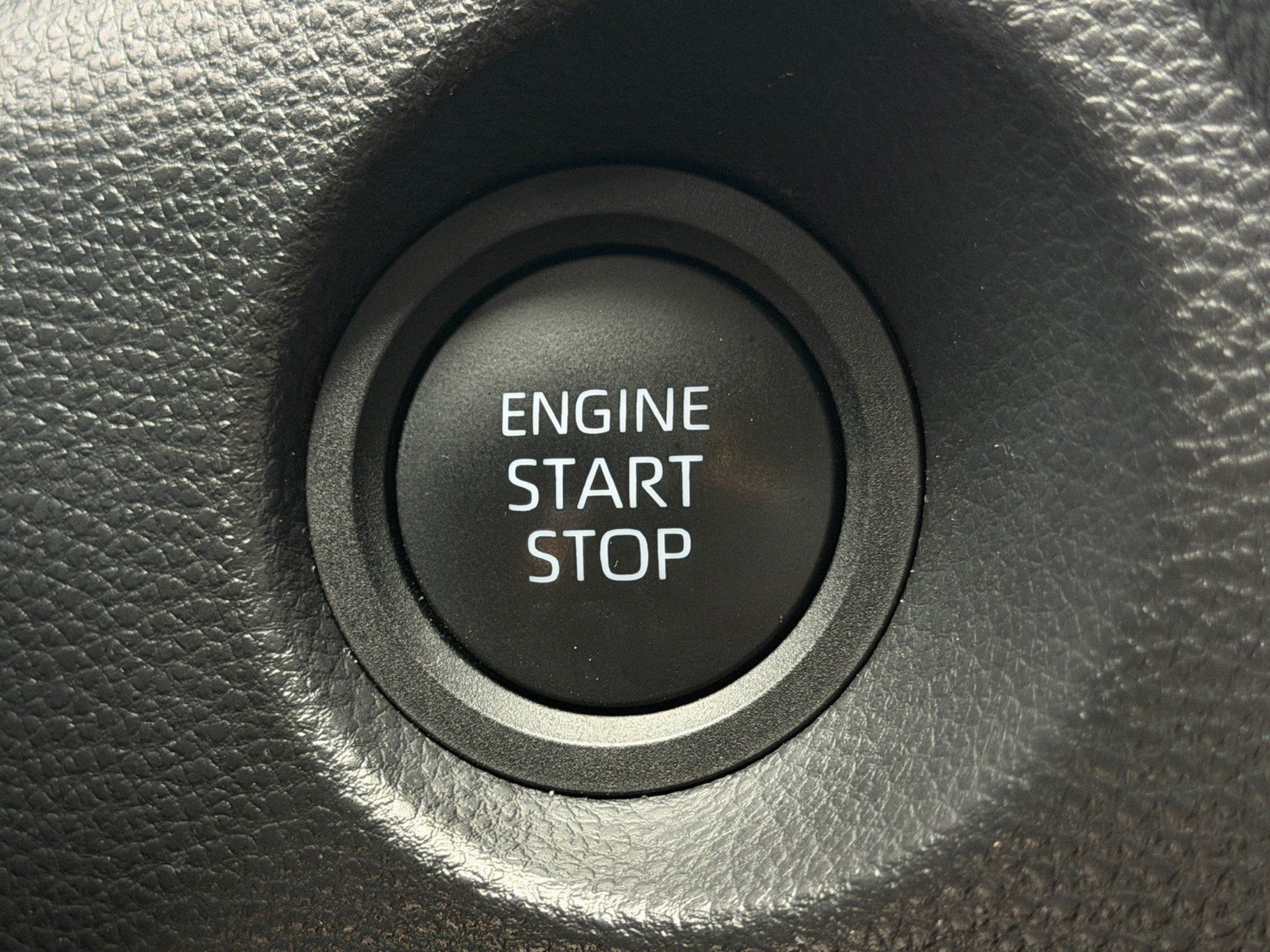 Used 2025 Toyota Corolla Cross LE FWD image 22