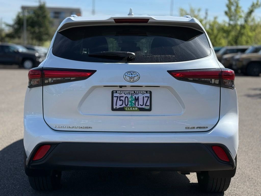 Used 2023 Toyota Highlander XLE image 4