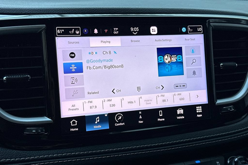 Used 2023 Chrysler Pacifica Touring-L w/ Uconnect Theater Family Group FWD image 19
