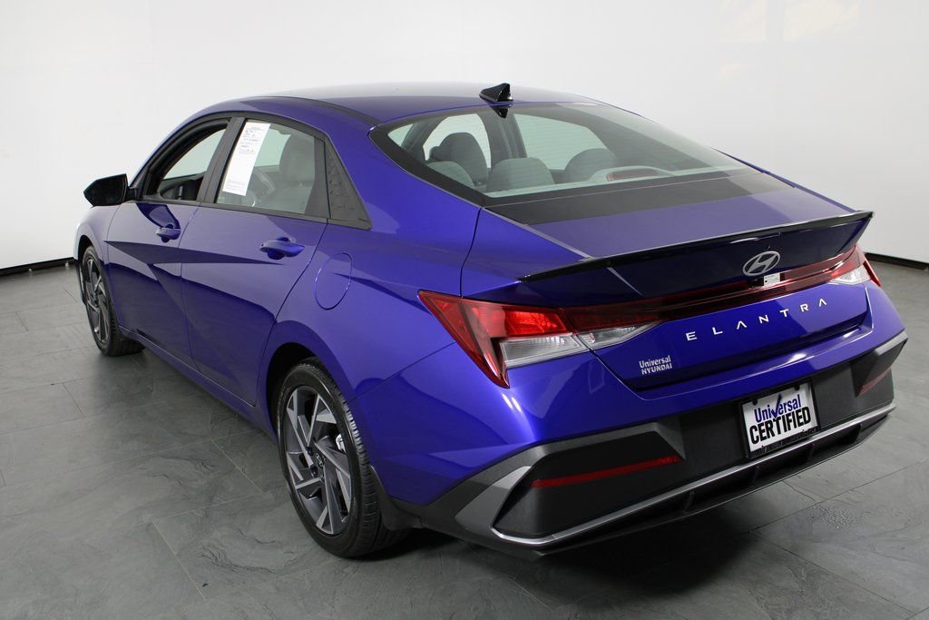 Certified 2025 Hyundai Elantra Sport image 3