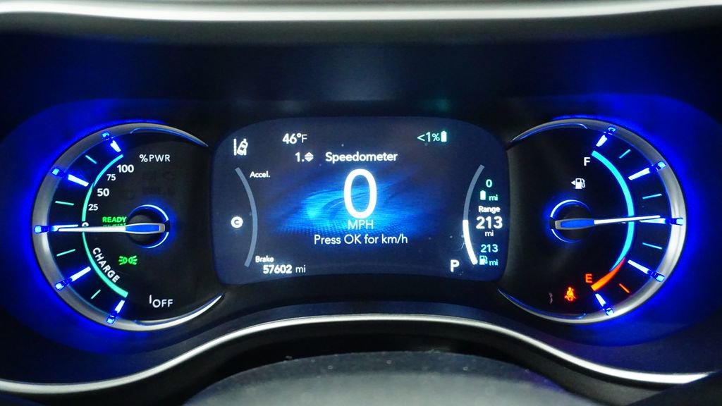 Used 2024 Chrysler Pacifica Limited FWD image 37