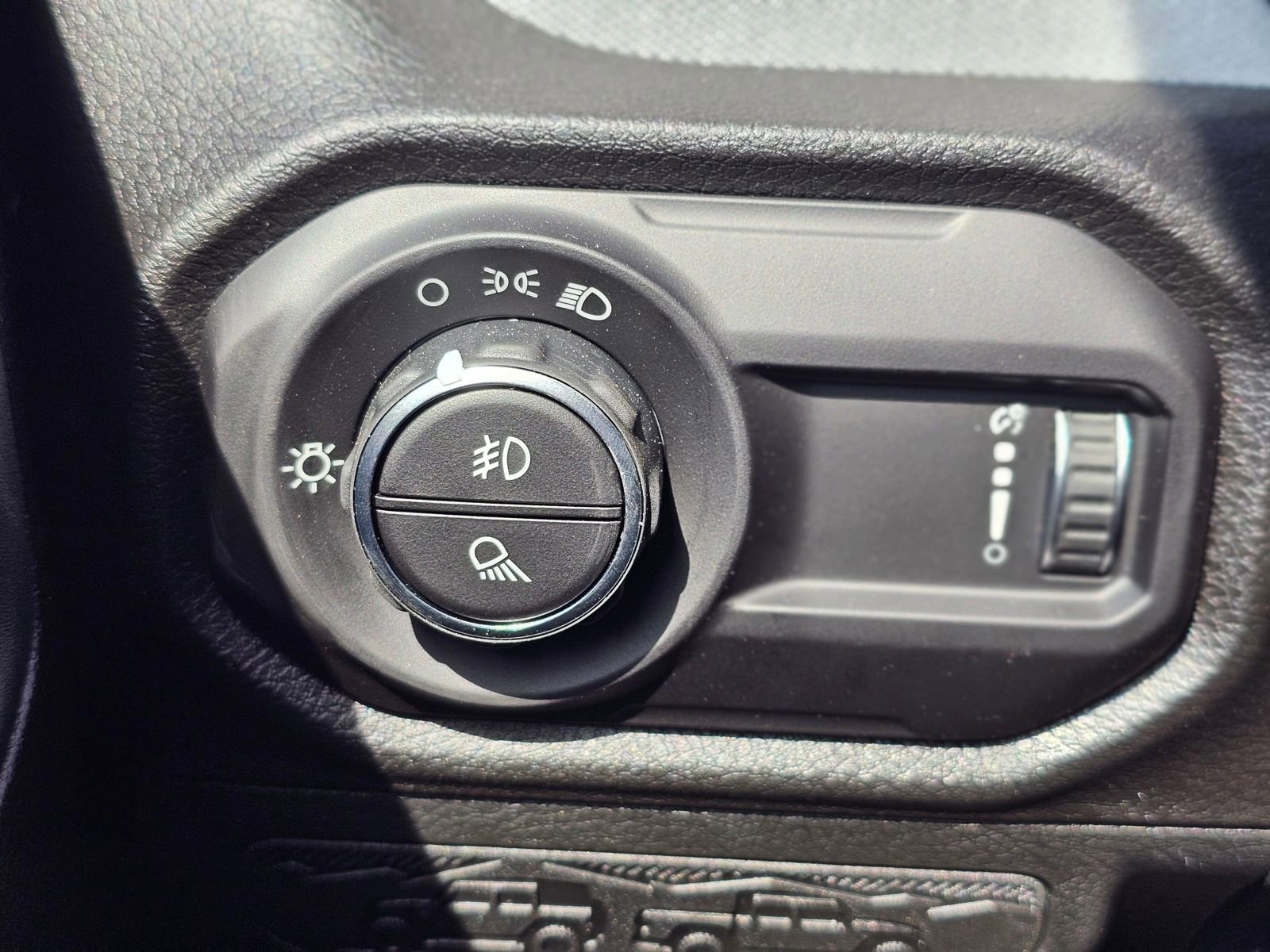 New 2026 Jeep Gladiator Sport AWD/4WD image 18
