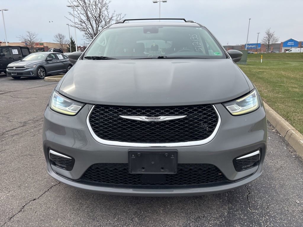 Used 2021 Chrysler Pacifica Touring-L image 2