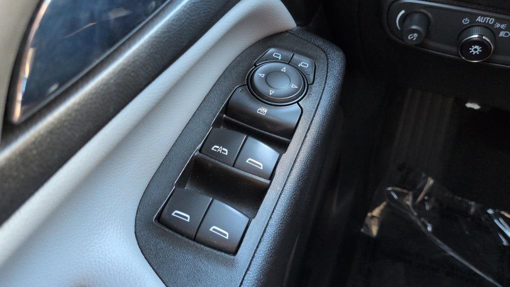 Used 2023 Chevrolet Equinox LS FWD image 17