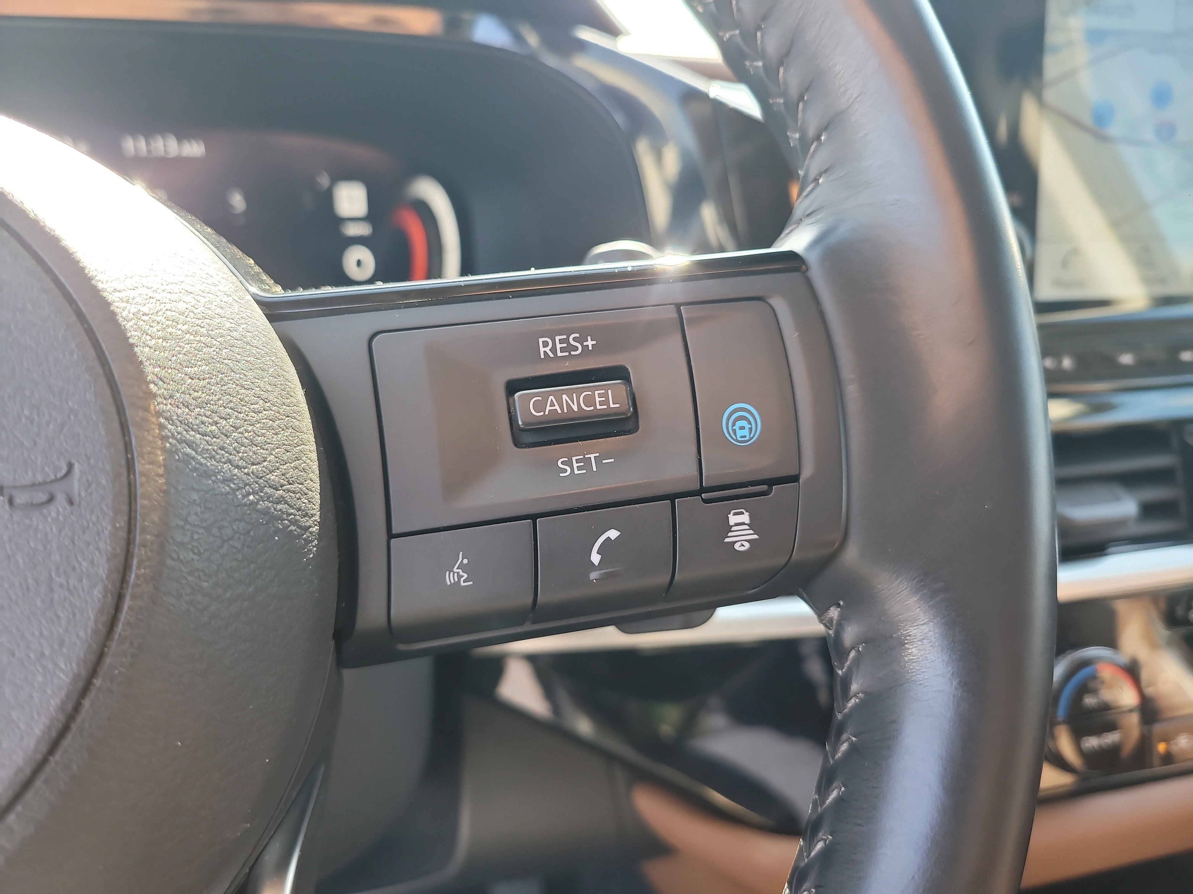 Used 2022 Nissan Pathfinder Platinum w/ Cargo Package image 30