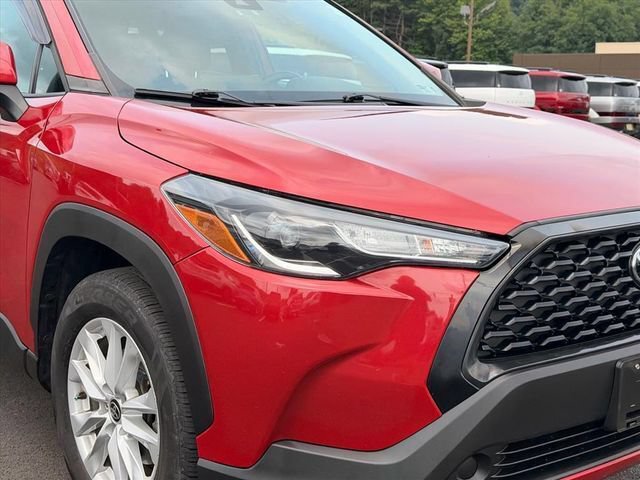 Used 2022 Toyota Corolla Cross LE w/ Moonroof Package AWD/4WD image 23