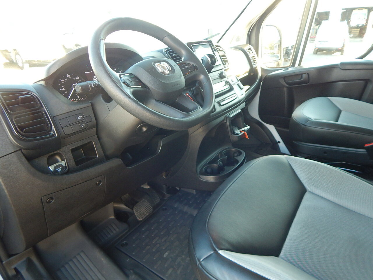 Used 2023 RAM ProMaster 2500 image 2