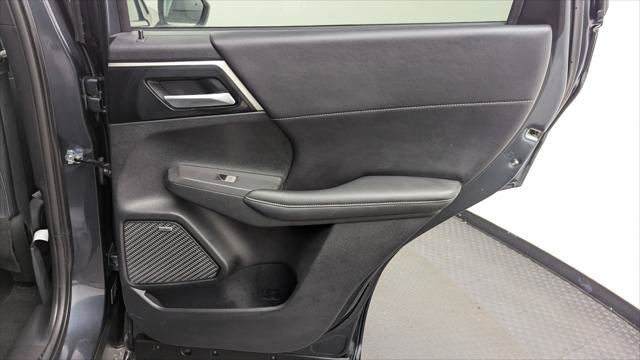 Used 2025 Mitsubishi Outlander SE AWD/4WD image 19