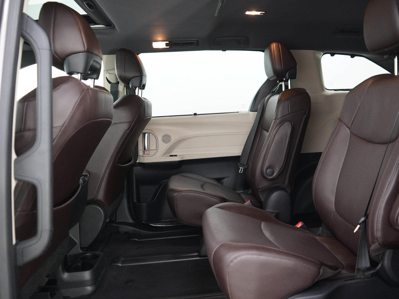 Used 2021 Toyota Sienna Platinum AWD/4WD image 19