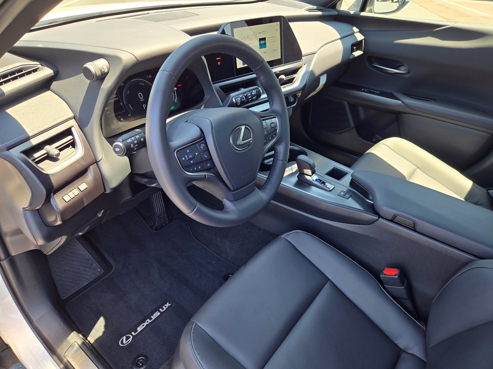 Used 2025 Lexus UX 300h FWD image 10