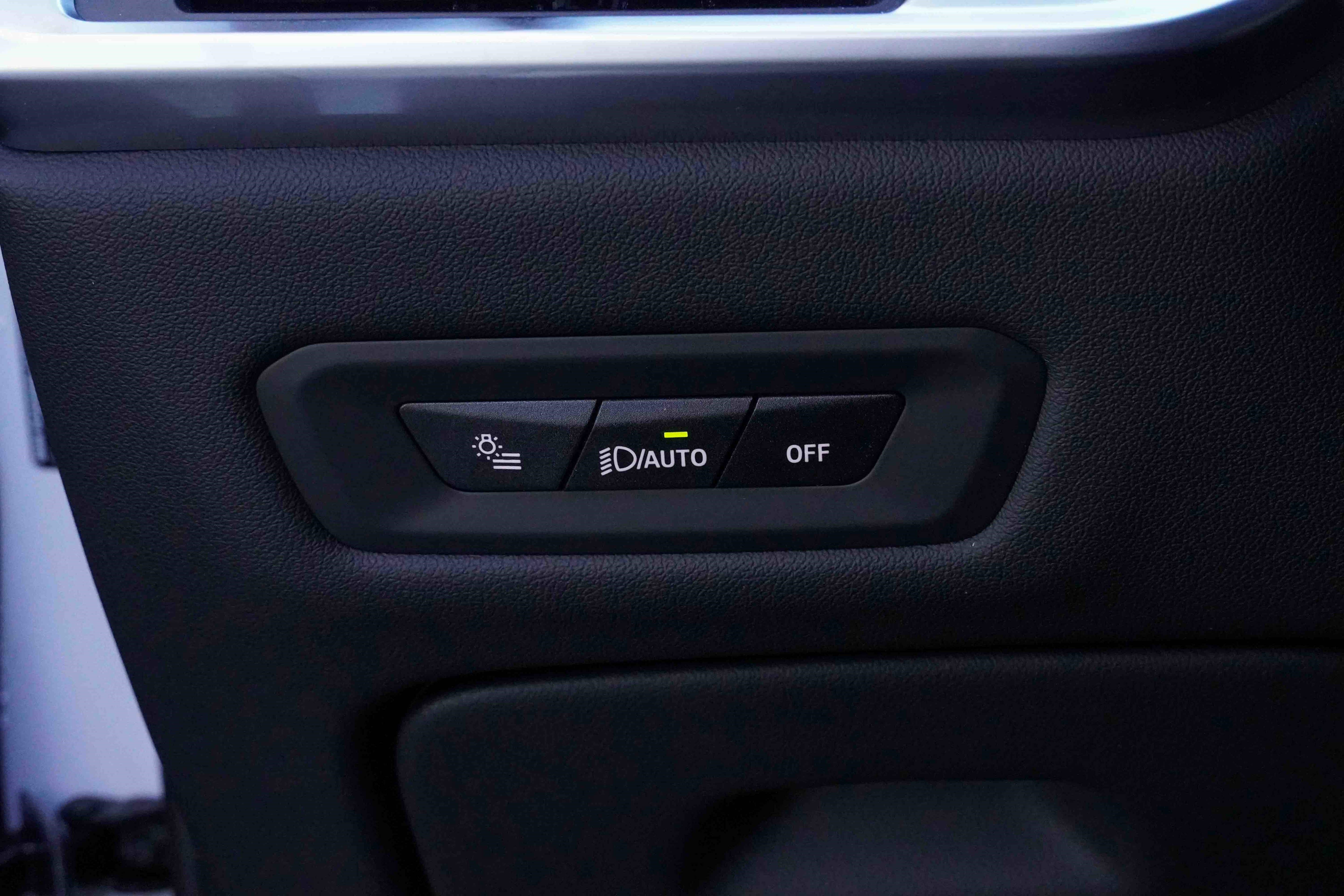 Used 2025 BMW X5 sDrive40i w/ Premium Package image 17