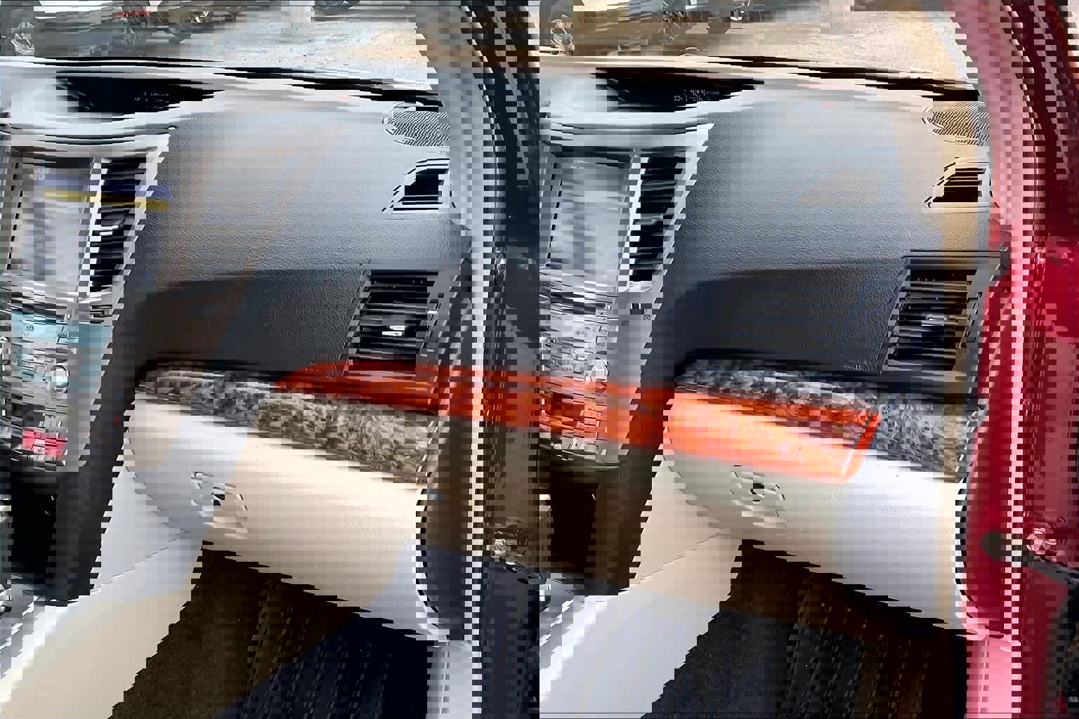 Used 2011 Subaru Outback 2.5i Limited image 17