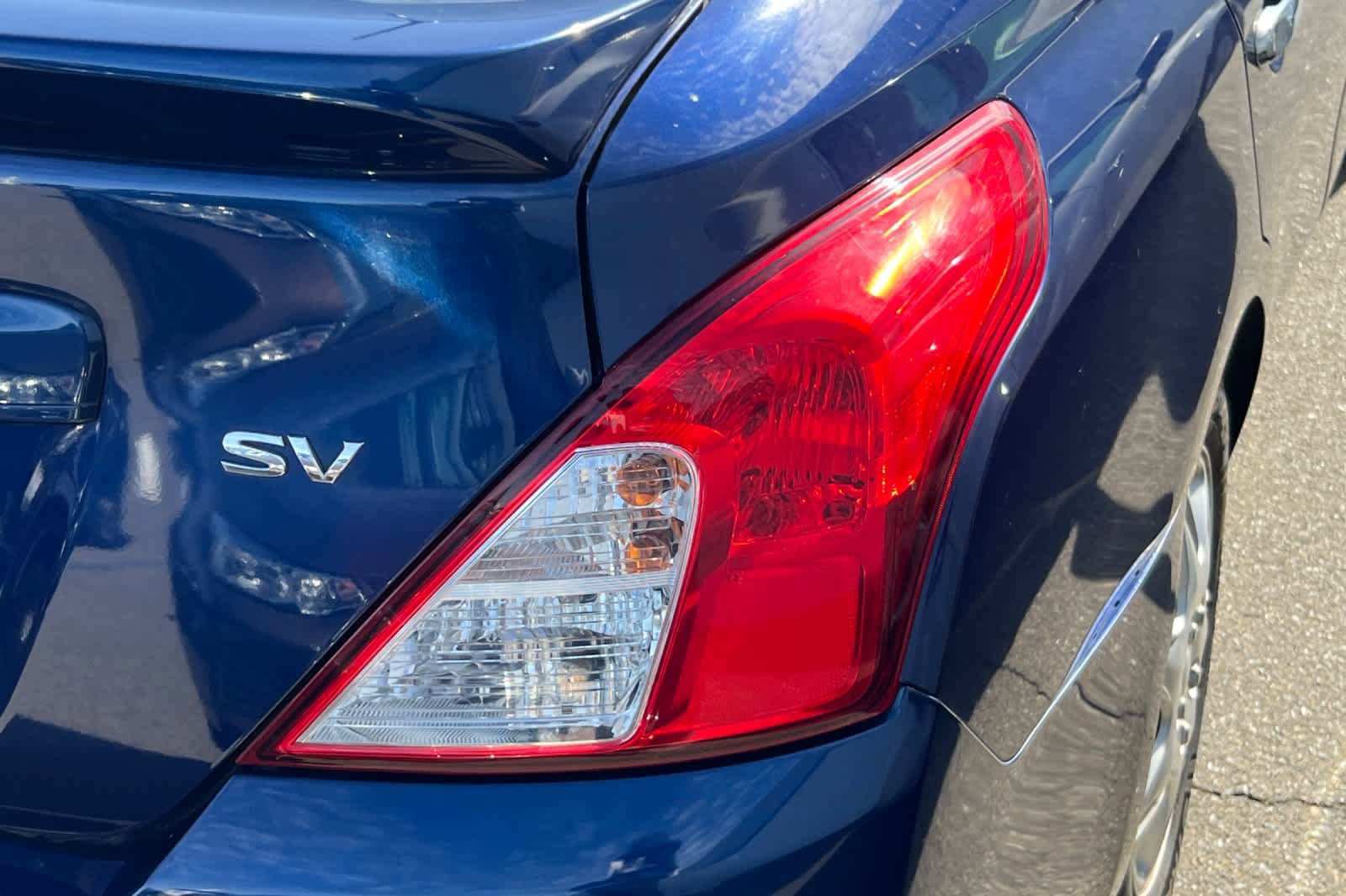 Used 2018 Nissan Versa SV FWD image 18