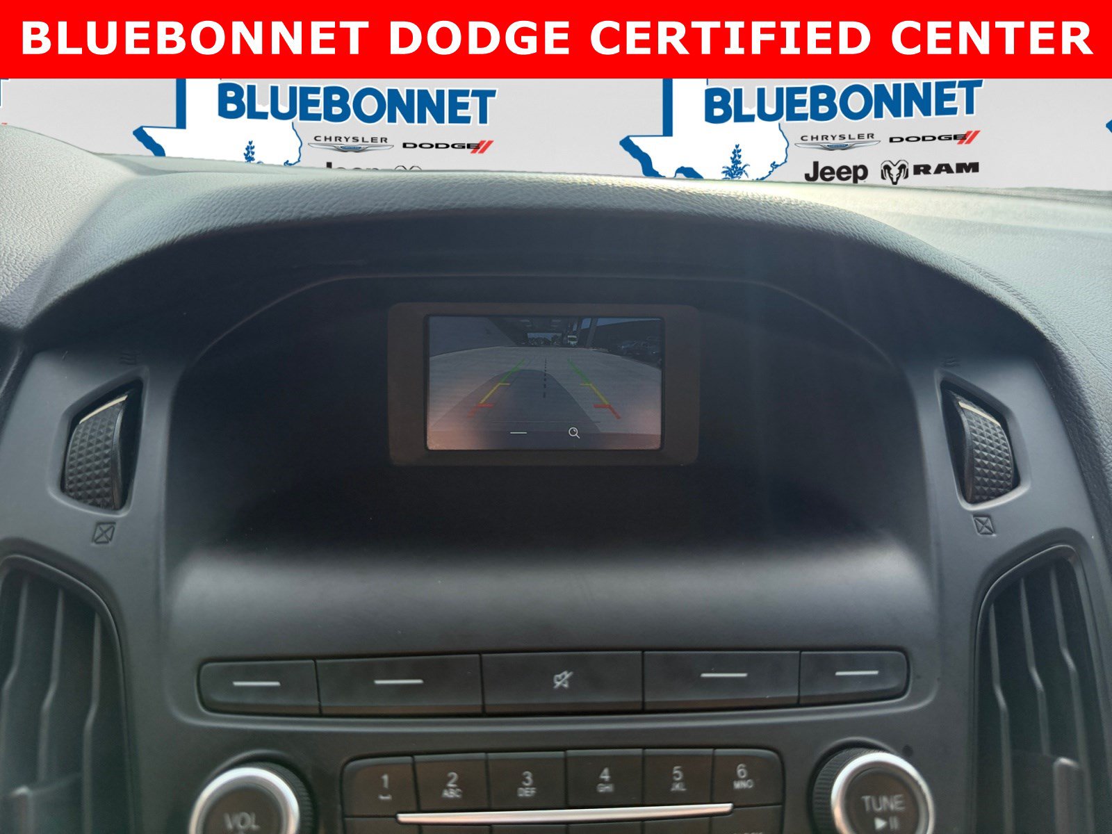Used 2018 Ford Focus SE w/ SE Appearance Package FWD image 16