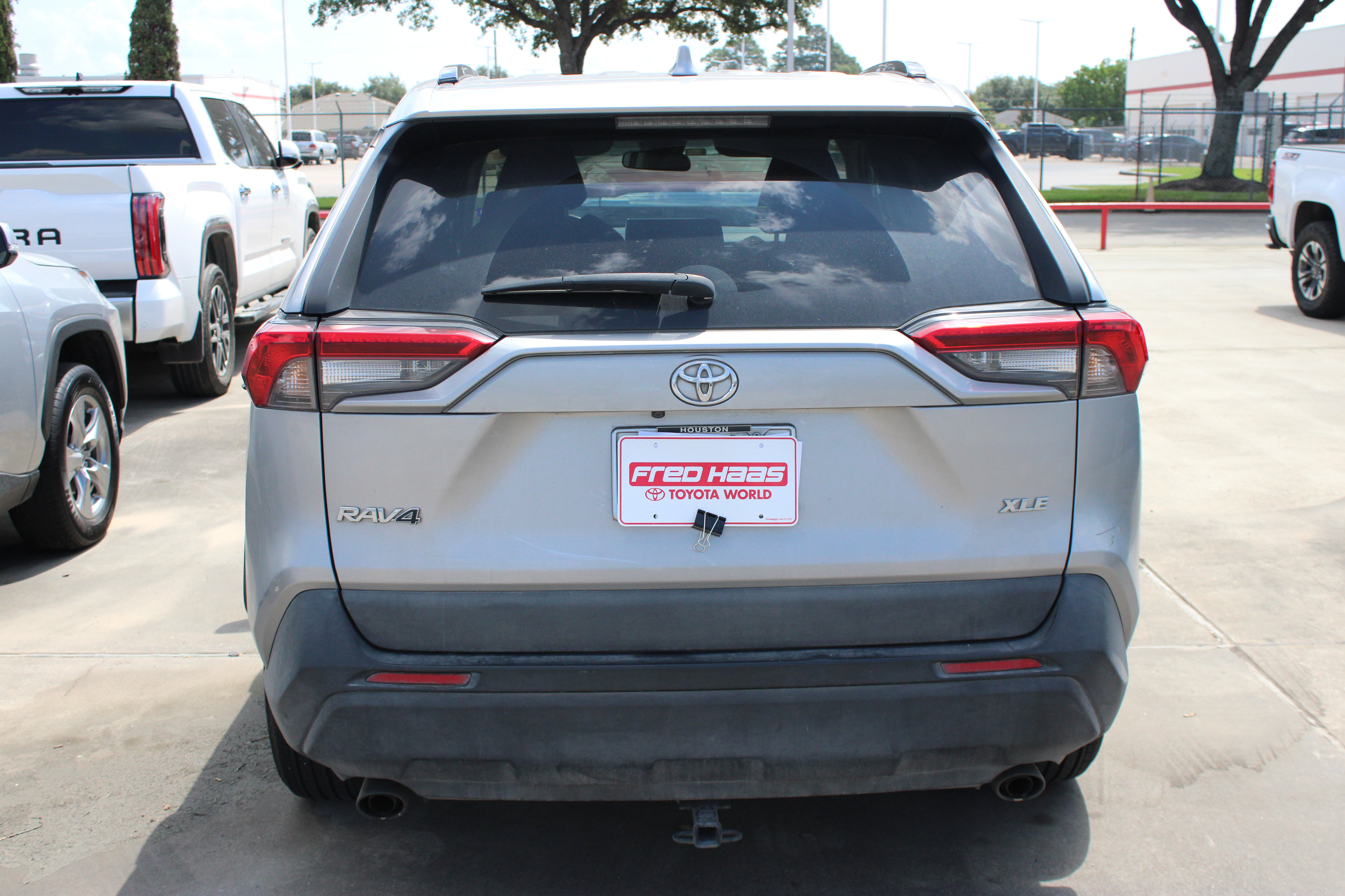 Used 2021 Toyota RAV4 XLE w/ Convenience Package FWD image 8
