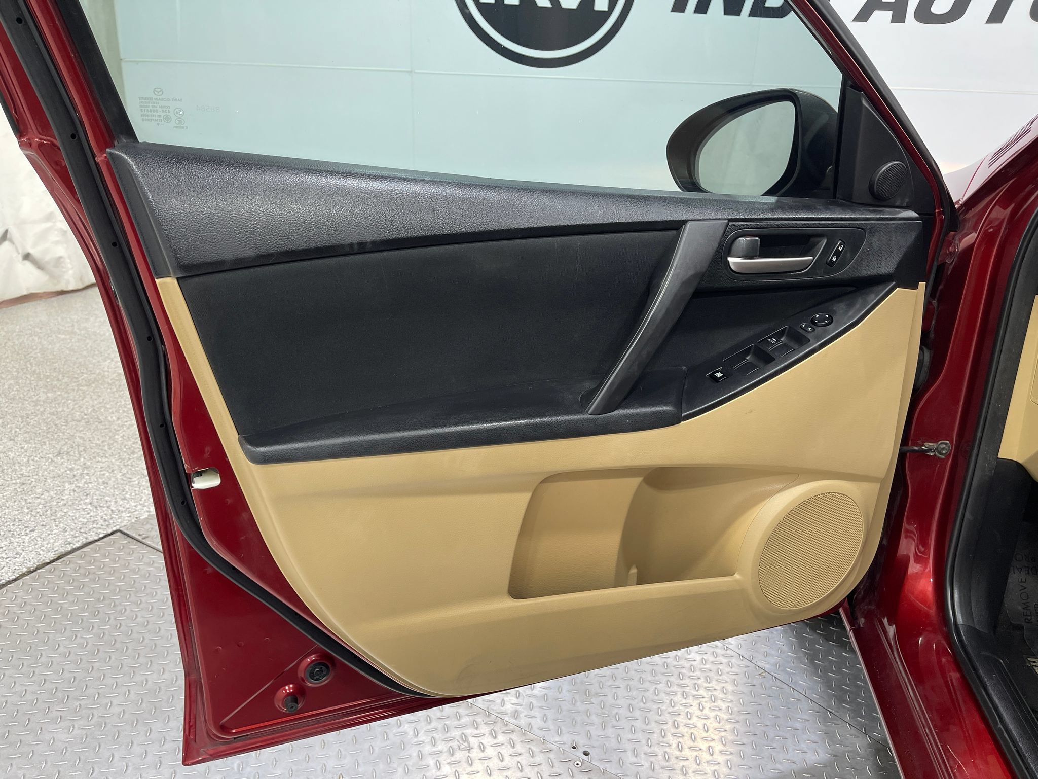 Used 2010 MAZDA MAZDA3 i Touring FWD image 12
