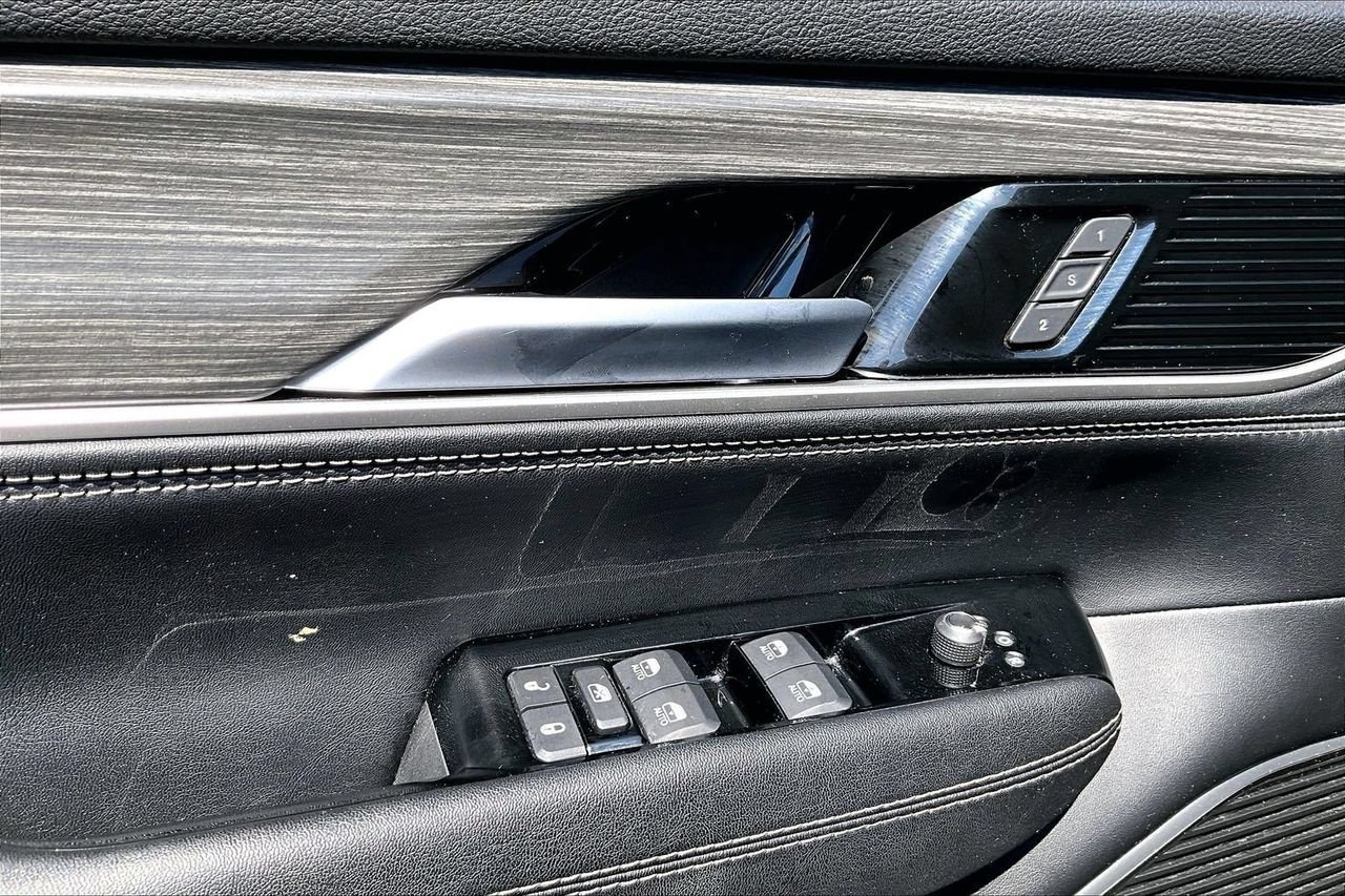 Certified 2024 Jeep Wagoneer L Series II w/ Flexible Seating Group AWD/4WD image 25