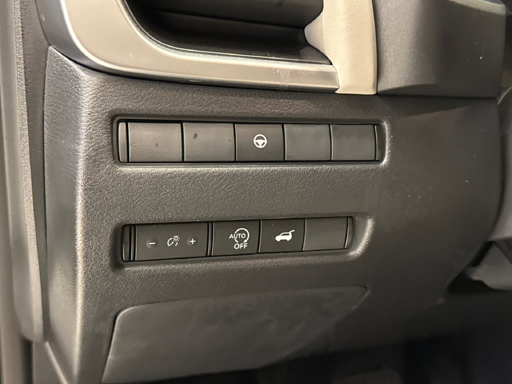 Used 2026 Nissan Rogue Dark Armor FWD image 22