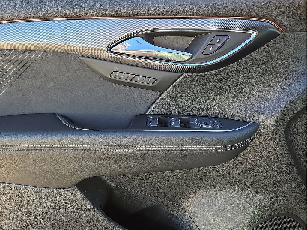 Used 2025 Buick Envision Sport Touring image 22