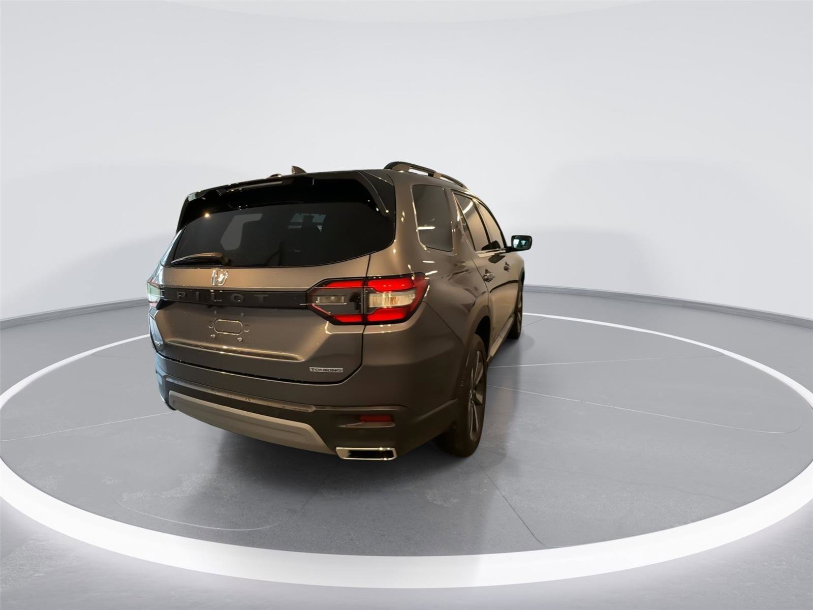 Used 2024 Honda Pilot Touring image 7