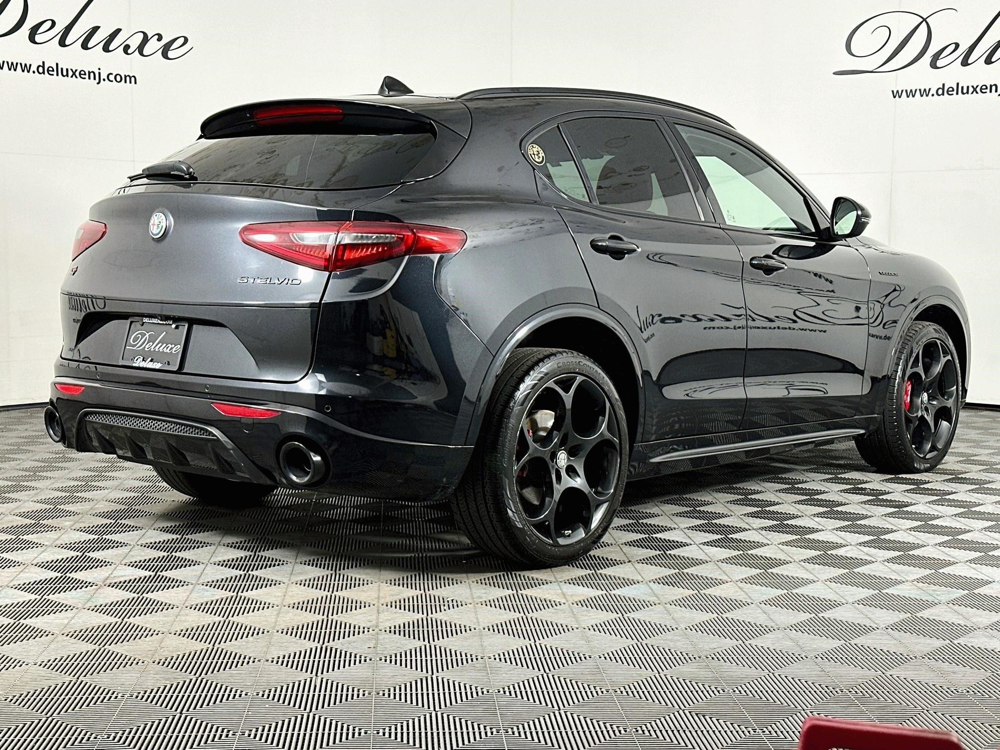 Used 2023 Alfa Romeo Stelvio Veloce AWD/4WD image 6