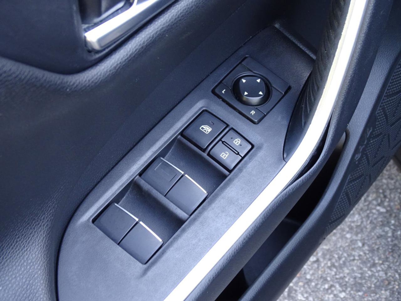 Used 2019 Toyota RAV4 XSE AWD/4WD image 20