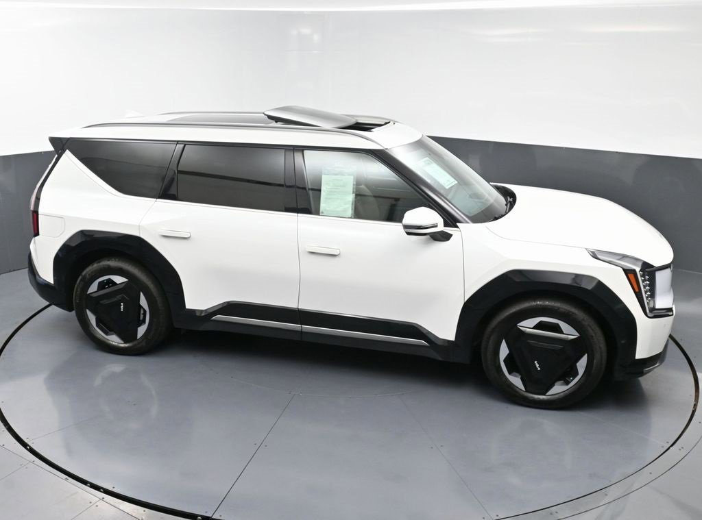 Used 2024 Kia EV9 Land image 50