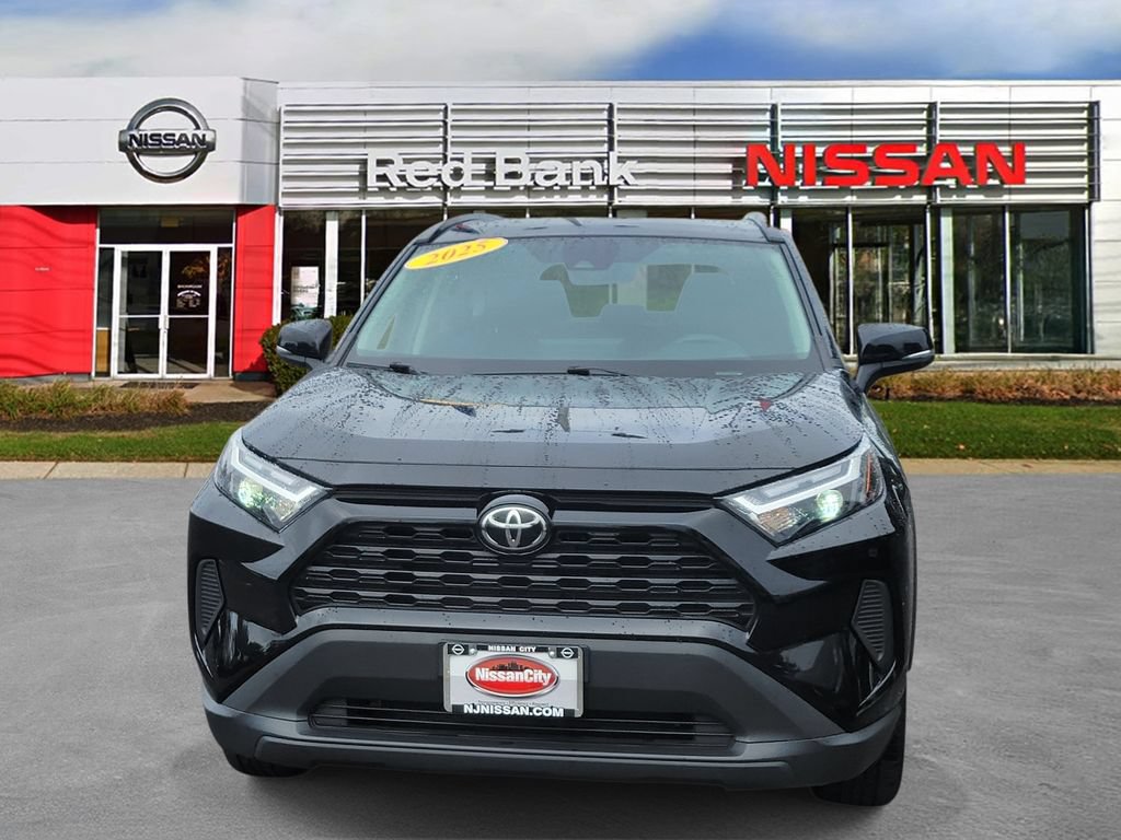 Used 2025 Toyota RAV4 XLE AWD/4WD image 2