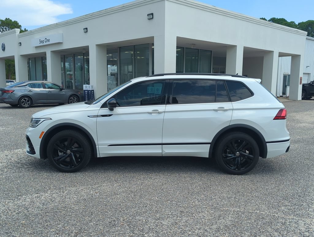Certified 2023 Volkswagen Tiguan SE R-Line FWD image 4