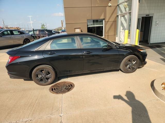 Used 2023 Hyundai Elantra Blue FWD image 5