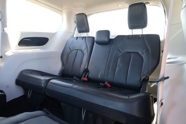 Used 2024 Chrysler Pacifica Touring-L FWD image 24